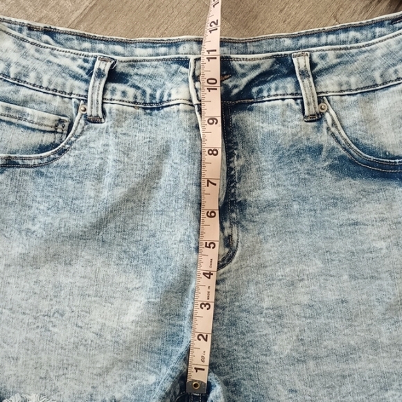 TIME AND TRU High Rise Denim Shorts - Picture 3 of 6